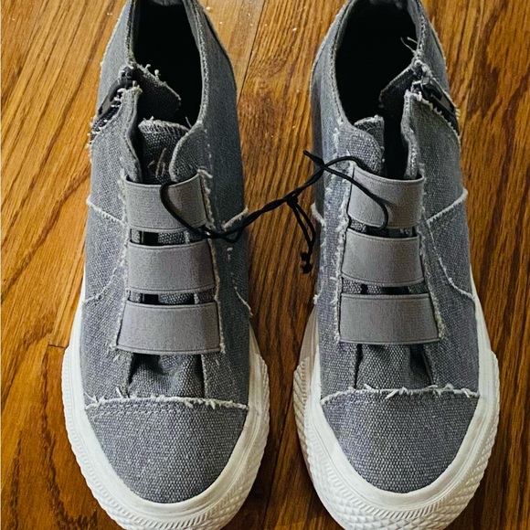 Blowfish Shoes - Blowfish Women’s Malibu, Mamba High-Top Sneaker, Gray, size 6, NWOT